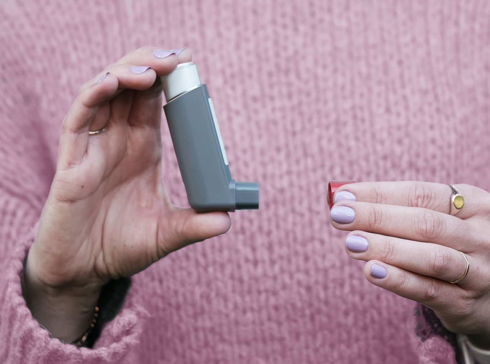 Seretide (fluticasone/salmeterol) purple asthma inhaler device
